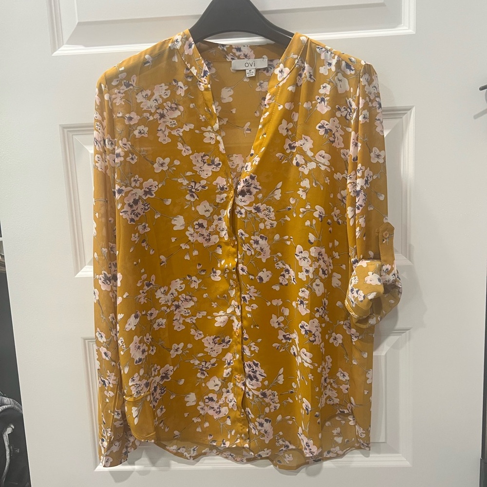 Ovi Gold floral button up blouse size M
